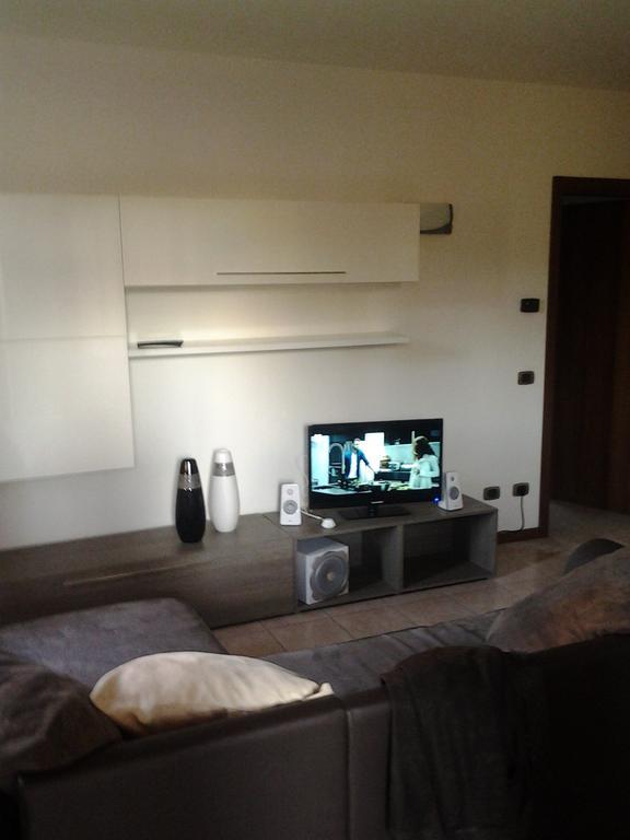 Apartmán Casa Lavoro Vancanza Castelnuovo del Garda Pokoj fotografie